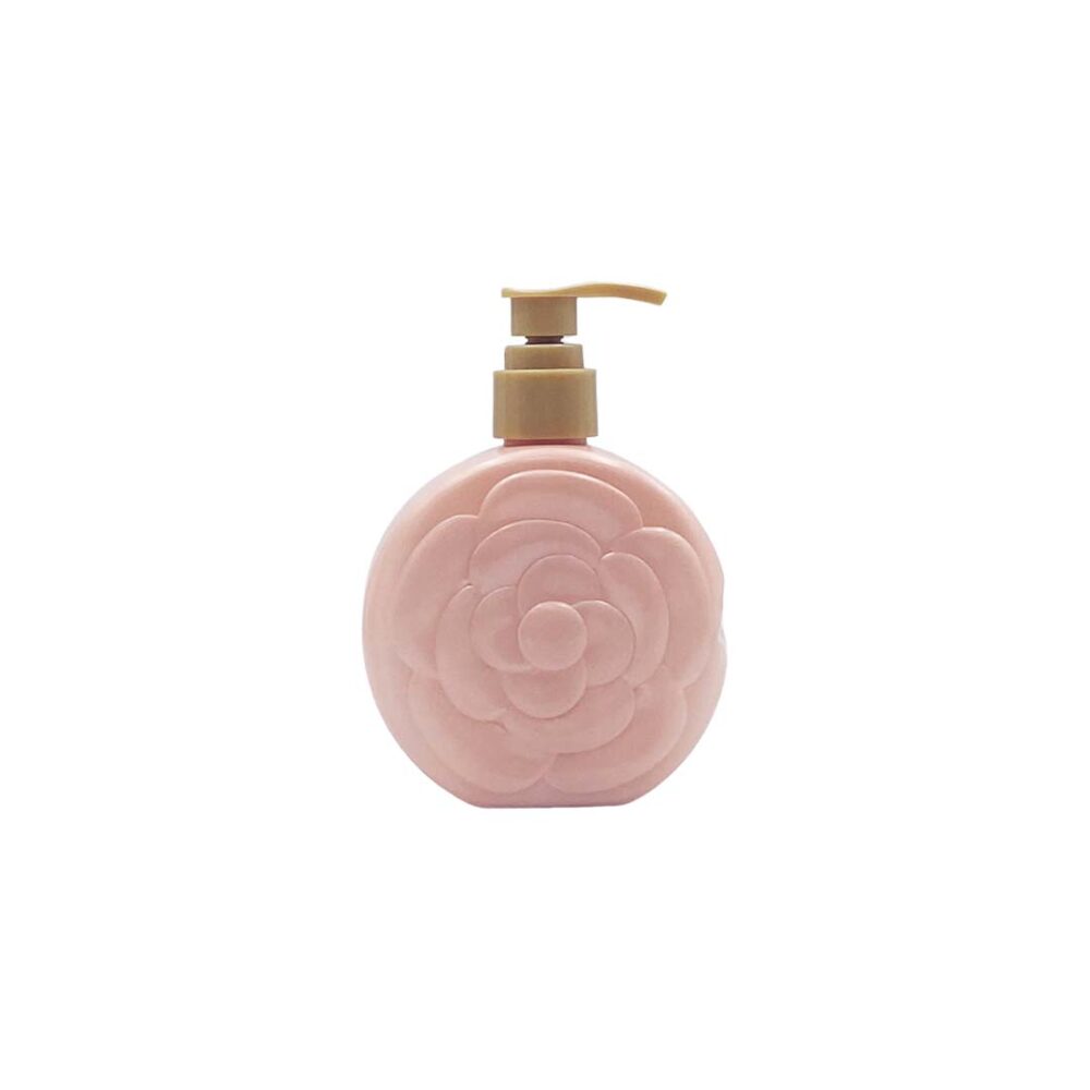 Rose scented moisturizing body lotion